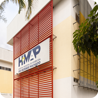 Foto da fachada de uma unidade do Hospital Municipal Aparecida de Goiânia administrado pelo Einstein