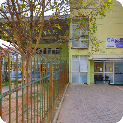 Foto da fachada de uma unidade de Centro de Atenção Psicossocial administrada pelo Einstein